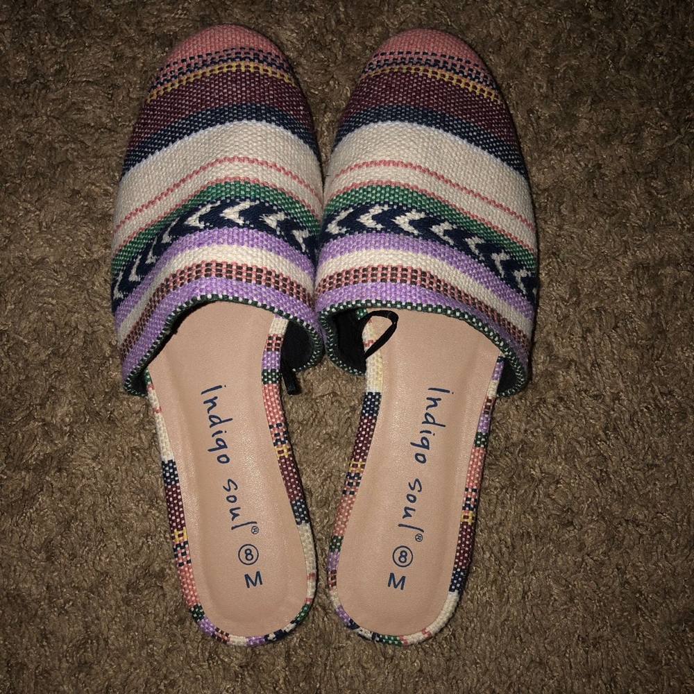 AZTEC PRINT SIZE 8 SLIP ON FLATS!